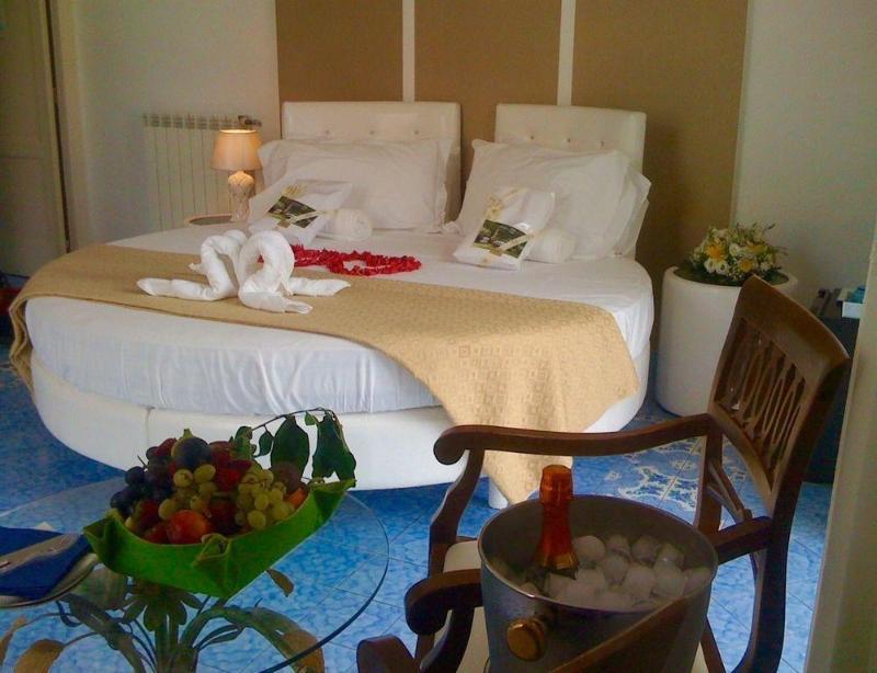 Palazzo Tasso Bed & Breakfast Соренто Екстериор снимка