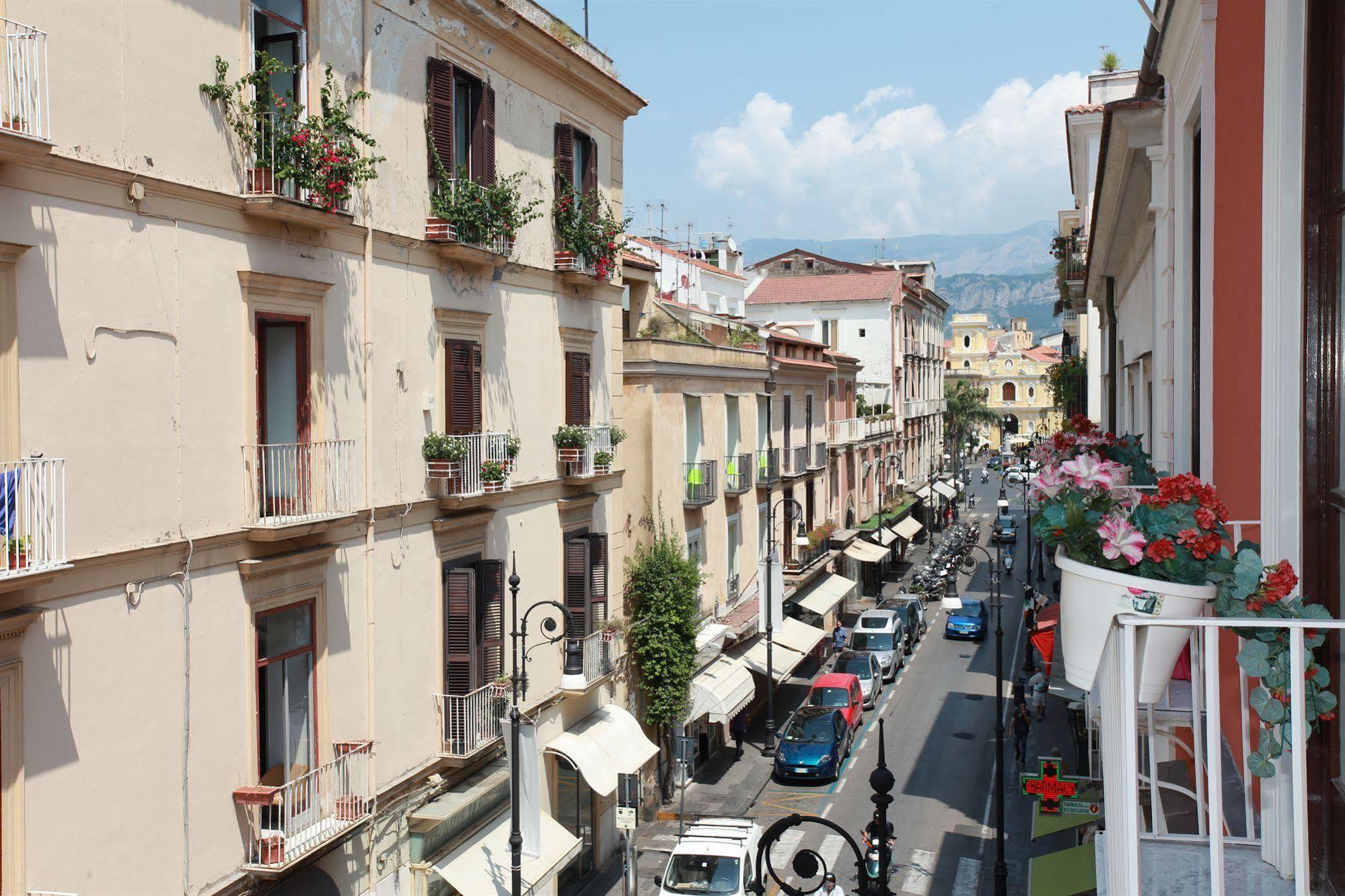 Palazzo Tasso Bed & Breakfast Соренто Екстериор снимка